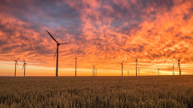 moulins à vent, des champs, le coucher du soleil, des nuages, ciel, nuage, crépuscule, éoliennes, nature, énergie renouvelable, horizon, énergie éolienne, l'énergie éolienne, énergie alternative, énergie verte, sur le terrain, lever du soleil