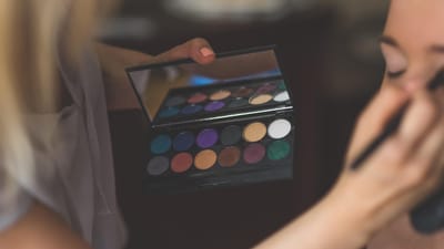 se réconcilier, maquillage, artiste, postuler, fard à paupières, brown maquillage, maquillage, maquillage, maquillage, maquillage, maquillage