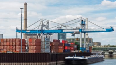 port, installation portuaire, transport, l'eau, grue, manutention portuaire, grues à conteneurs, récipient, grues, mur de quai, pont à conteneurs, port intérieur, rhin, cargaison, düsseldorf, grue de chargement, industrie, point de transbordement, des nuages, grue portuaire, enveloppe, navigation intérieure, grues portuaires, zone portuaire, bateau, ville, urbain, installation industrielle, transport de marchandises, paradis, expédition, chargement, décharger, marchandises générales, grues de ch