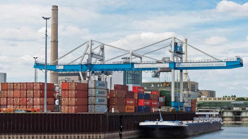 port, installation portuaire, transport, l'eau, grue, manutention portuaire, grues à conteneurs, récipient, grues, mur de quai, pont à conteneurs, port intérieur, rhin, cargaison, düsseldorf, grue de chargement, industrie, point de transbordement, des nuages, grue portuaire, enveloppe, navigation intérieure, grues portuaires, zone portuaire, bateau, ville, urbain, installation industrielle, transport de marchandises, paradis, expédition, chargement, décharger, marchandises générales, grues de ch