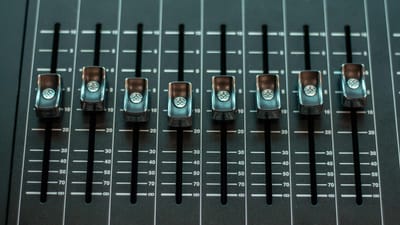 fader, contrôle du volume, table de mixage audio, console, panneau de commande, console de mixage, mélangeur de studio, la musique, du son, l'audio, dispositif, fermer