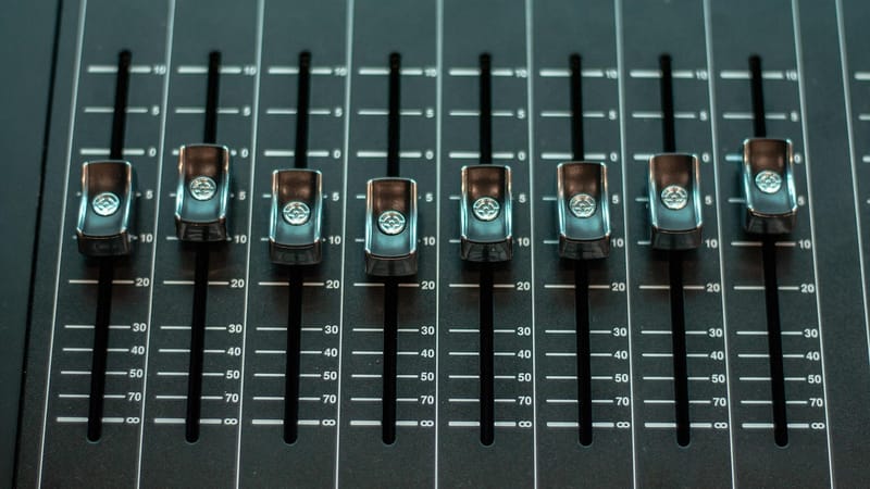 fader, contrôle du volume, table de mixage audio, console, panneau de commande, console de mixage, mélangeur de studio, la musique, du son, l'audio, dispositif, fermer