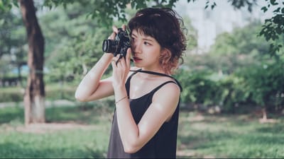 femme, caméra, photographe, outil, équipement, des arbres, feuilles, nature, feuillage