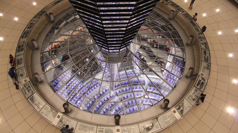 parlement, berlin, gouvernement, dôme de verre, imeuble, architecture, un verre, construction en verre, la fenêtre, bundestag, capitale, miroirs, réflexion, gouvernement de berlin, réflexions allemagne, salle plénière, vitrail, haute, toit en verre, aperçu, bâtiment du reichstag, éclairage, les lampes, lumières