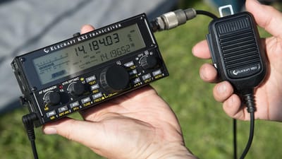 radio, portable, alimenté par pile, la radio amateur, la communication, sans fil, canal, ondes radio, microphone, mondial, connexions, radio de détresse, panne d'électricité, la technologie, global