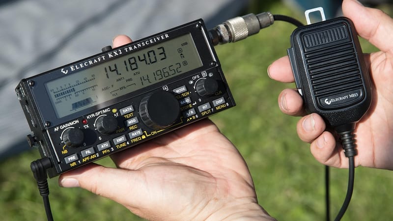 radio, portable, alimenté par pile, la radio amateur, la communication, sans fil, canal, ondes radio, microphone, mondial, connexions, radio de détresse, panne d'électricité, la technologie, global