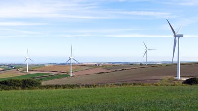 vent, éoliennes, énergie, puissance, turbine, électricité, environnement, ciel bleu, renouvelable, générateur, ciel, moulin à vent, alternative, vert, environnemental, la technologie, nature, industrie, génération, bleu, cultiver, produire, électrique, paysage, tourner, rotation, préservation, moulin, durable, hélice, industriel, sur le terrain, la fourniture, nuage, tournoyer, la tour, plantes, parc éolien, développement, nettoyer