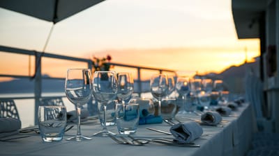table, verrerie, coutellerie, argenterie, verres à pied, table à manger, table à dinner, nature, réglage de la table, mise en place de la table, dîner, luxe, le restaurant, le coucher du soleil
