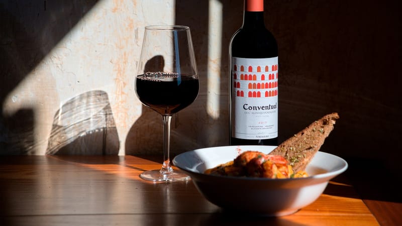 vin, vin blanc, vin rouge, le portugal, réserve, boissons, à votre santé, dégustation de vins, les vignerons, vignoble, verre de vin, bouteilles de vin, cave, vignes, rouge, dîner, la gastronomie, la pornographie, aliments, manger, repas, famille, délicieux, régime