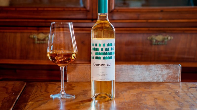 vin, vin blanc, vin rouge, le portugal, réserve, boissons, à votre santé, dégustation de vins, les vignerons, vignoble, verre de vin, bouteilles de vin, cave, vignes, rouge, dîner, la gastronomie, la pornographie, aliments, manger, repas, famille, délicieux, régime, vin marron, bouteille brune, brun dîner