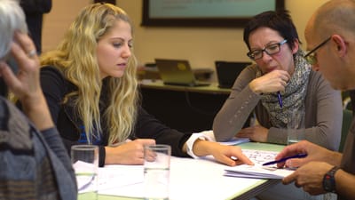 rencontre, adultes, entreprise, gens, équipe, hommes, travailler, la communication, apprentissage, travail en équipe, bureau, ouvrier, homme d'affaire, professionnel, femme, équipe, apprentissage, apprentissage, apprentissage, apprentissage, apprentissage, professionnel