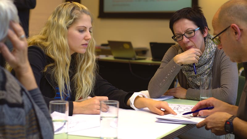 rencontre, adultes, entreprise, gens, équipe, hommes, travailler, la communication, apprentissage, travail en équipe, bureau, ouvrier, homme d'affaire, professionnel, femme, équipe, apprentissage, apprentissage, apprentissage, apprentissage, apprentissage, professionnel