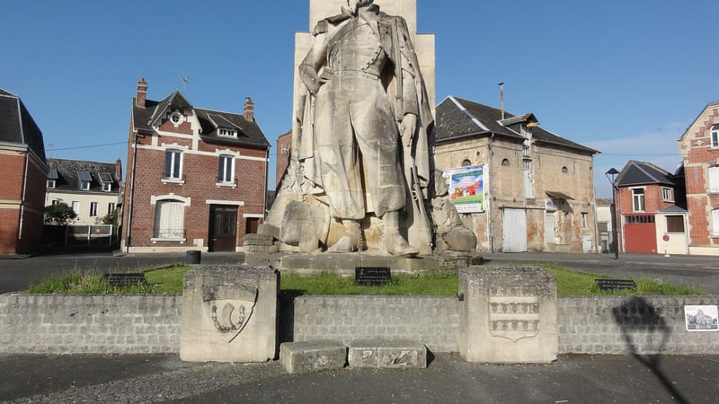 La Fère — La Fère (Aisne) Statue de l'Artilleur (01)