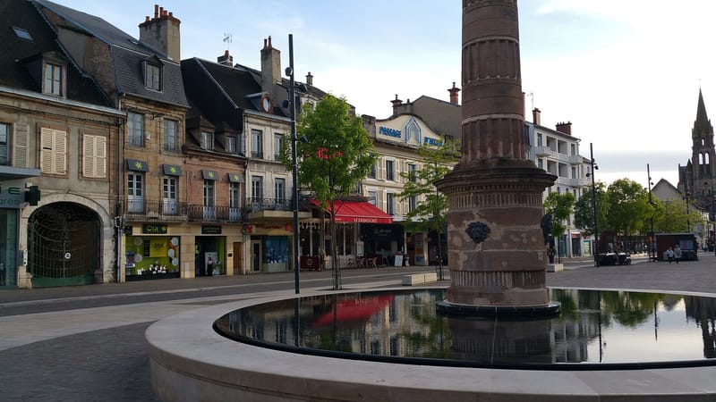 Moulins — Place de l'Allier, Moulins