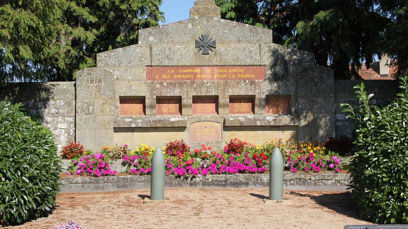 Neuvy — Coulandon monument aux morts