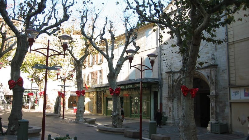 Manosque — Place hotel de ville manosque 2