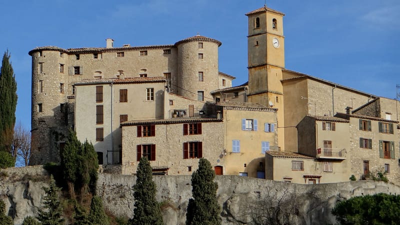 Carros — Carros - Vue u vieux village et du château -02
