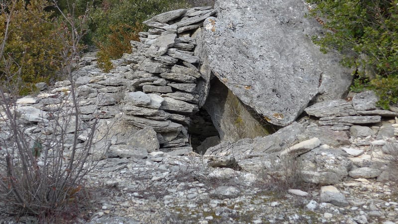 Bourg-Saint-Andéol — Dolmen N°6 du bois des géantes , Bourg St Andéol, Ardèche, France