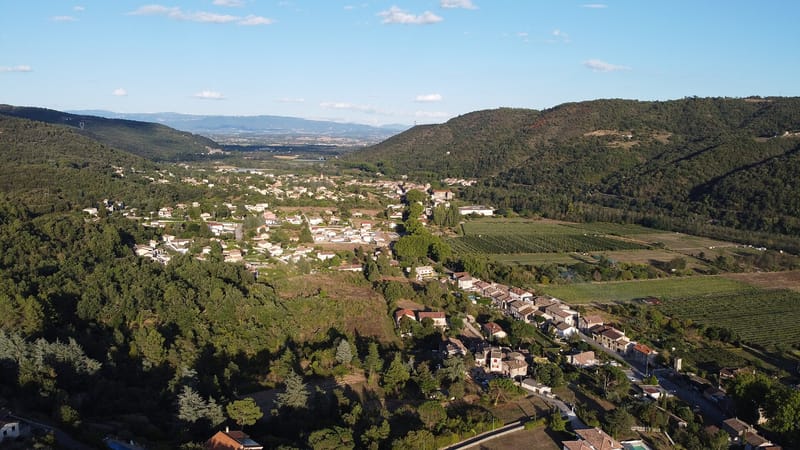 La Voulte-sur-Rhône — Areal view of Saint Laurent Du Pape from the west side of the village