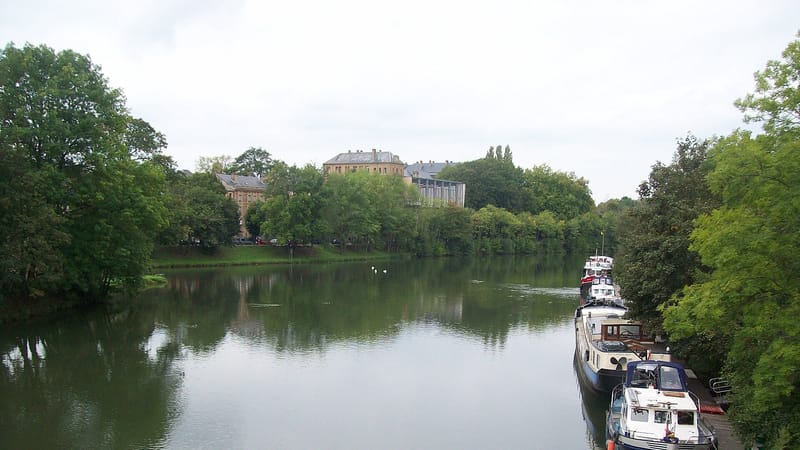 Charleville-Mézières — La Meuse vue du pont du Mont-Olympe
