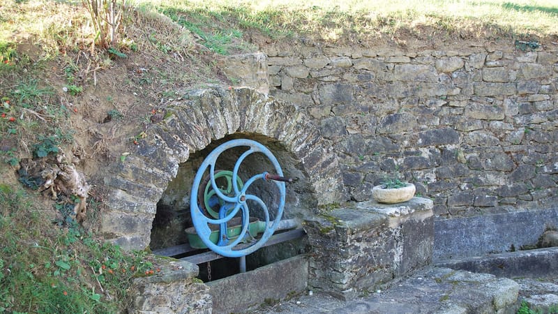 Mirepoix — Roumengous Ariège La fontaine des Pouteaux