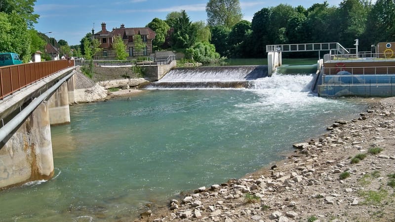 Saint-Julien-les-Villas — Deversoir Saint-Julien - Été 03