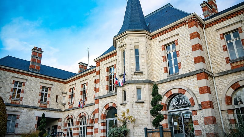 Sainte-Savine — Façade de la mairie - autre vue