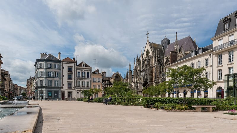 Troyes — Place de la Libération, Troyes 20140509 3