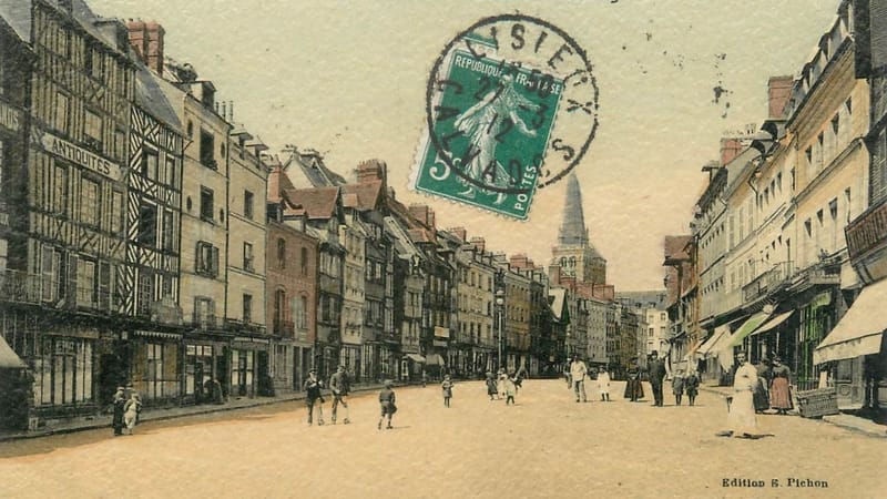 Lisieux — Lisieux place victor hugo (2)
