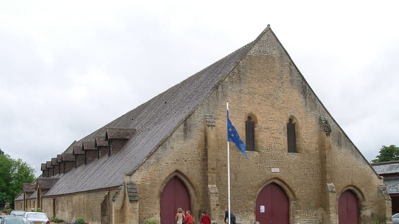 Saint-Pierre-en-Auge — Halles XIe 1