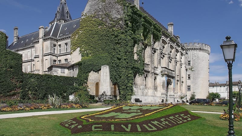 Angoulême — Angoulême Hôtel de ville 2012
