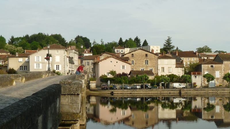 Confolens — Confolens pontvieux2
