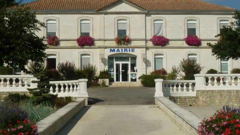 Ruelle-sur-Touvre — Mornac mairie