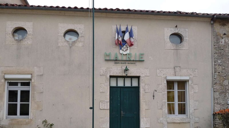 Ruffec — Barro mairie