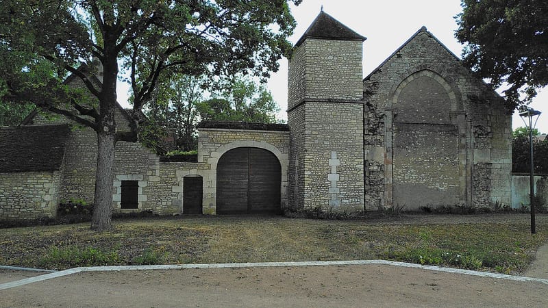 Bourges — Ensemble ancien près de Église Saint-Pardoux de Soye-en-Septaine 05