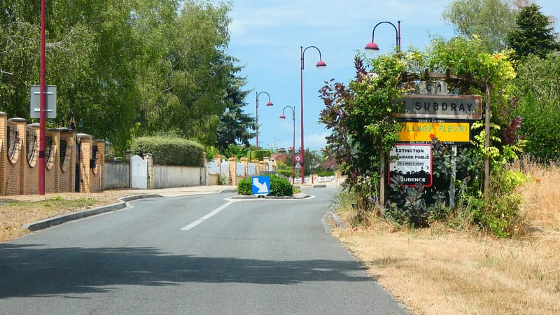 Le Subdray — Le Subdray - Entrée village depuis le sud (juin 2026)