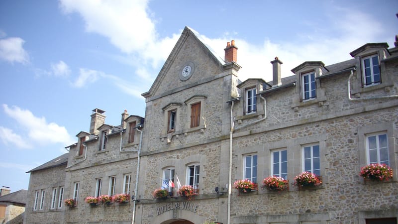 Neuvic — Neuvic - mairie