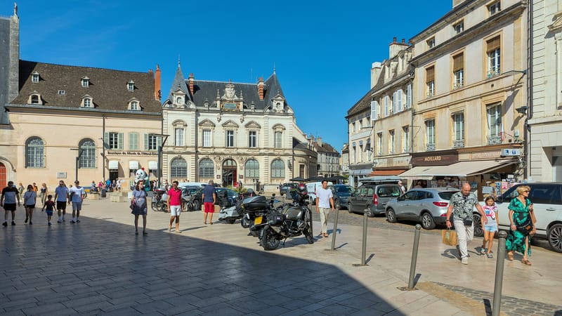 Beaune — Beaune - Place de la Halle