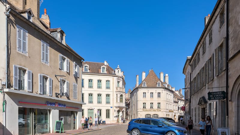 Beaune — Beaune - Place Fleury