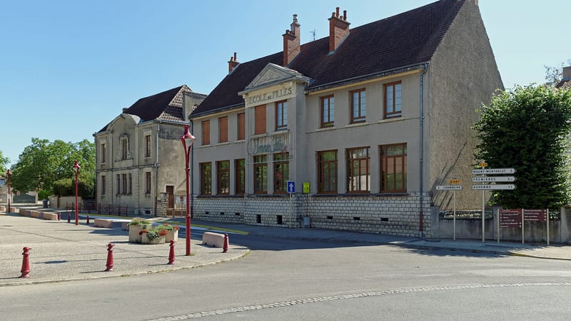 Longchamp — École de Longchamp (Côte-d'Or) 01