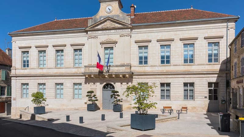 Montbard — Montbard - Hôtel de Ville - 1