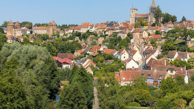 Semur-en-Auxois — Semur-en-Auxois - Vue depuis le viaduc ferroviaire - 1