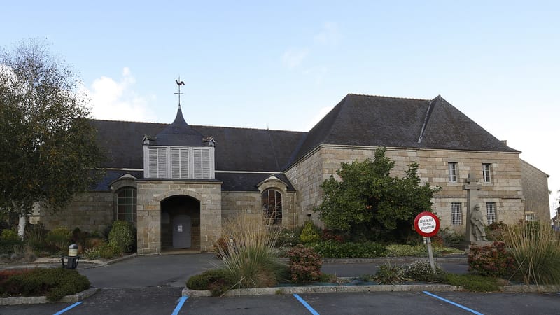 Rostrenen — Plouguernével - église Saint-Pierre