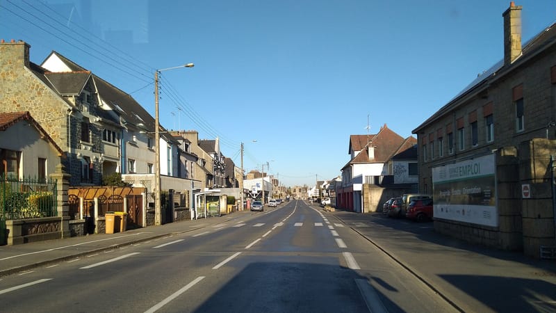 Saint-Brieuc — Saint-Brieuc - Rue Dr Eugene Rahuel (03-2020)