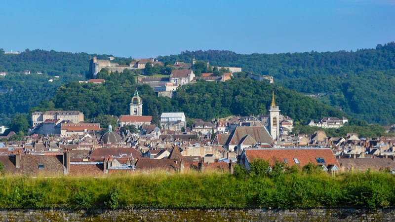 Besançon — Besançon, la vieille ville vue depuis les Glacis