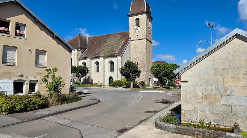 Besançon — Pouilley-les-Vignes, le centre du village (2)