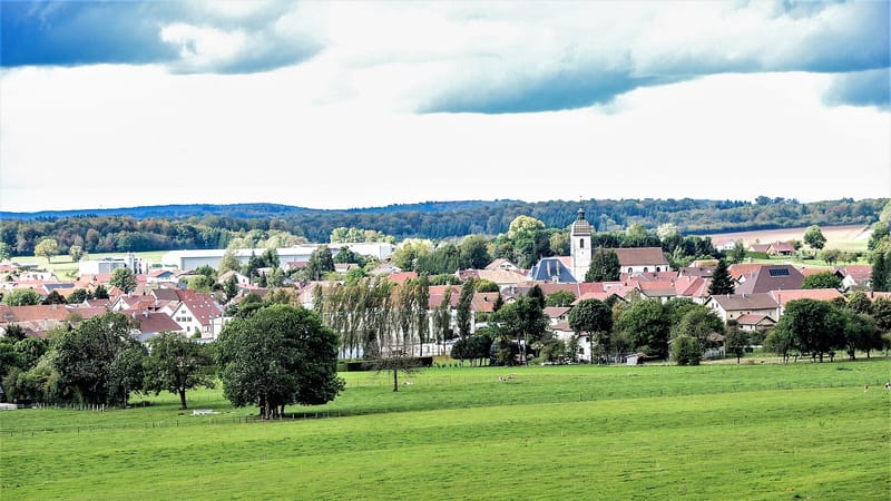 Vercel-Villedieu-le-Camp — Vercel, vu de la route d'Avoudrey. (2)