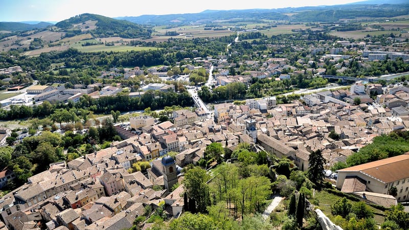 Crest — La ville de Crest depuis le donjon
