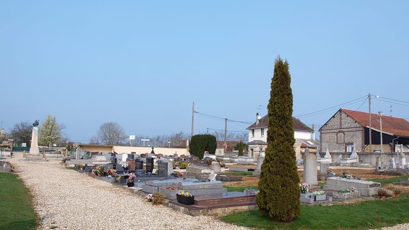 Mesnils-sur-Iton — Damville-FR-27-cimetière-06