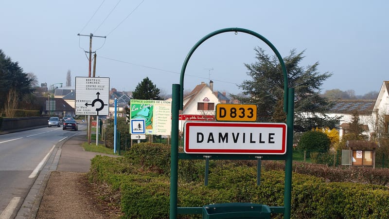 Mesnils-sur-Iton — Damville-FR-27-la ville-03